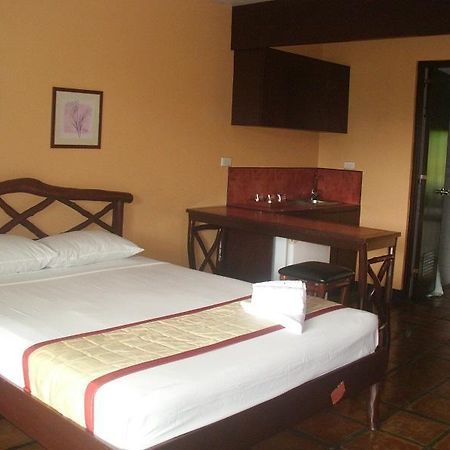 Graceland Estates And Country Club Lucena Ngoại thất bức ảnh