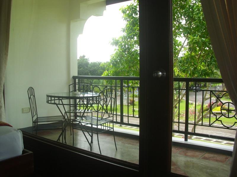 Graceland Estates And Country Club Lucena Ngoại thất bức ảnh